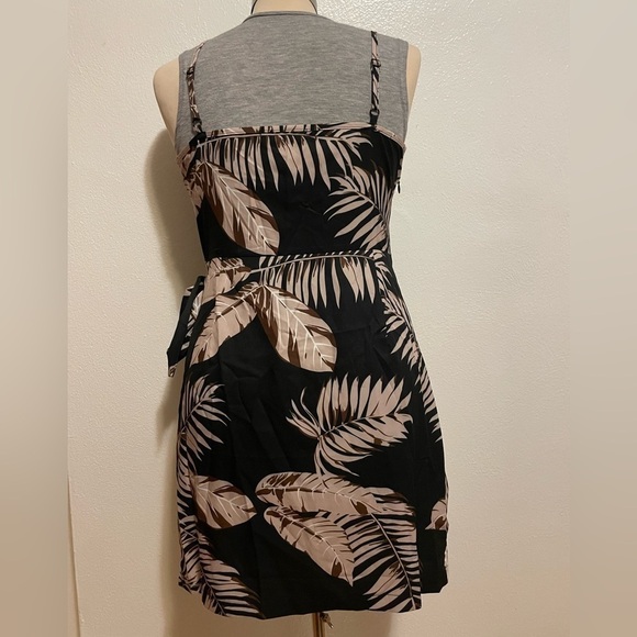 ChicMe Size Medium Faux Wrap Floral Mini Dress - Picture 5 of 6